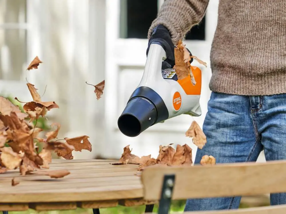 Set Soffiatore a Batteria STIHL BGA 30 con 2 Batterie e Caricabatterie - immagine 2